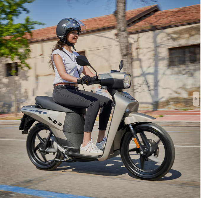 Che patente serve per guidare uno scooter elettrico?